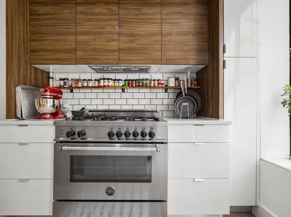 456 Bainbridge Street image 18 of 40