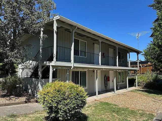 412 Chemawa Rd N #2 — Photo 4