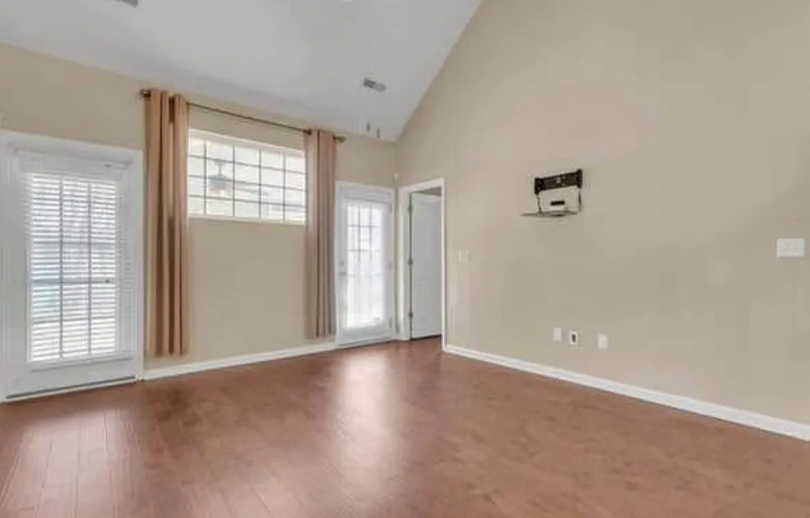 3 bed, 1604 sqft, $2,680 — Photo 3