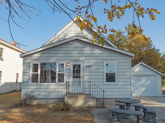2nd image of 2217 East Ave