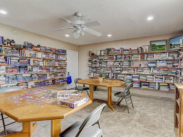 1403 Arrowhead Cir W #13-E — Photo 34