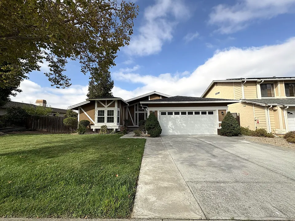 3532 Rollingside Dr