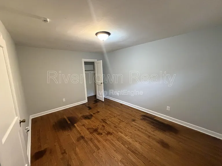 1746 Eldridge Ave — Photo 7