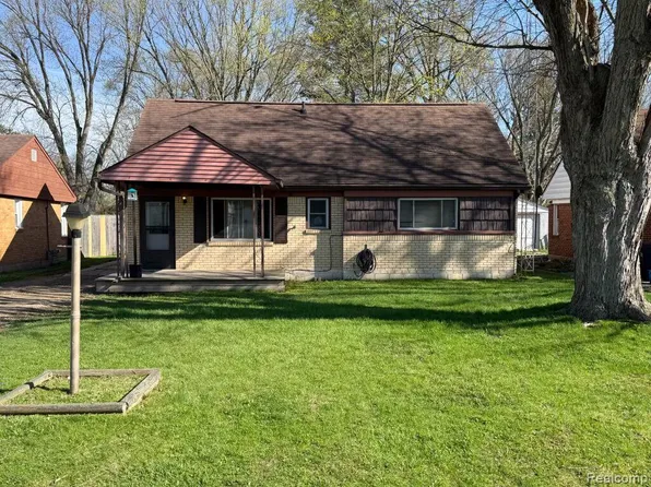 2414 Wildwood Circle Dr, Grand Blanc, MI 48439