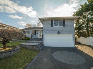 109 Narwood Rd, Massapequa, NY 11758