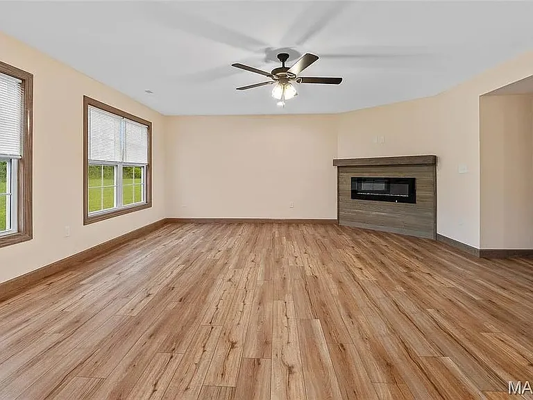 3605 Justine Dr — Photo 11