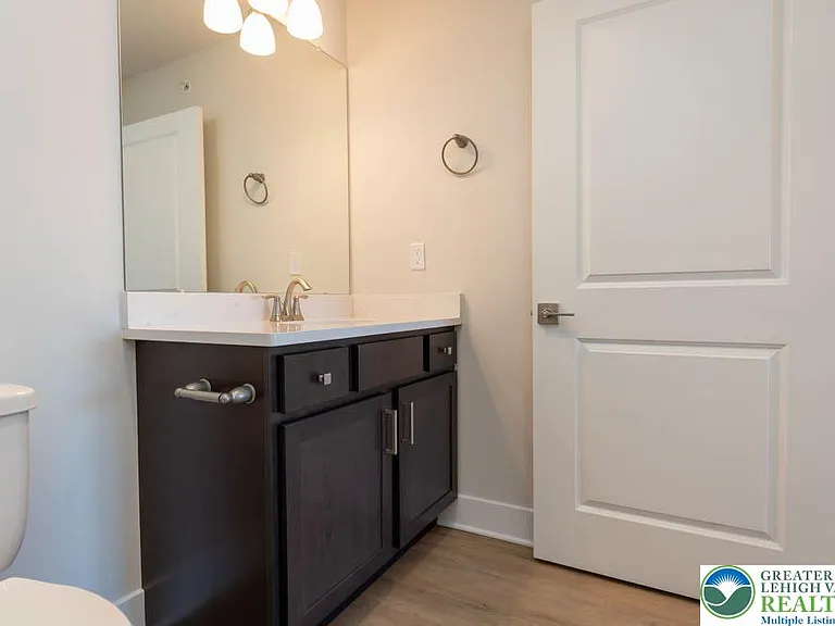 1275 E 4th St #202 — Photo 22