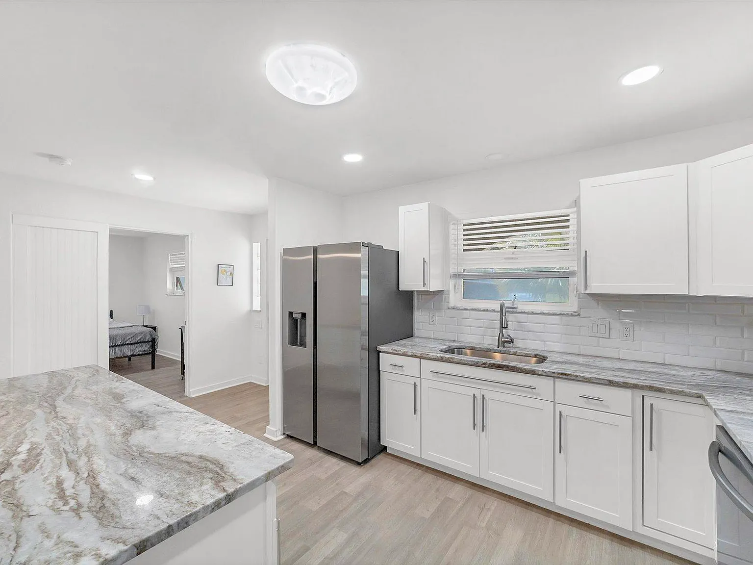 4 bed, 2.0 bath, 2200 sqft, $910 — Photo 1