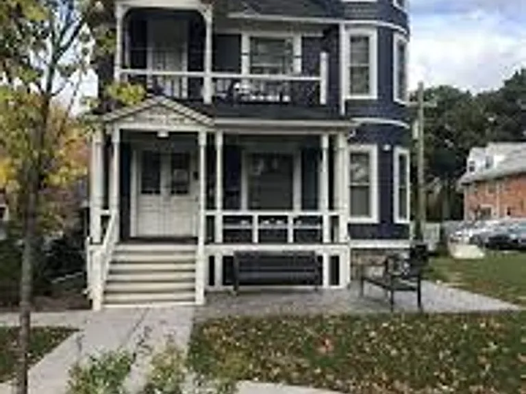 1335 Hill St — Photo 1