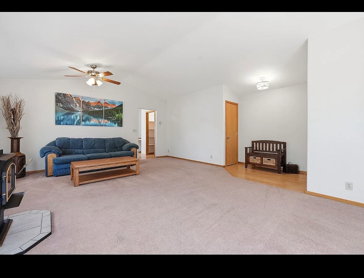 3 bed, 1583 sqft, $2,600 — Photo 2