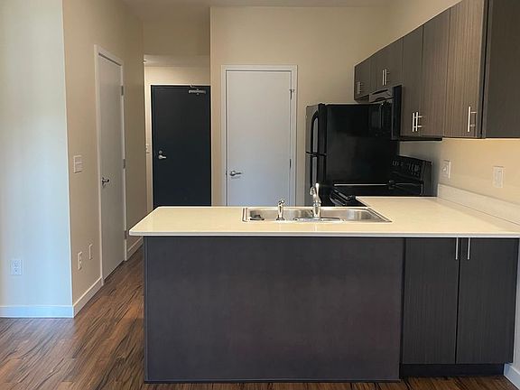 3rd image of 1555 Wealthy St SE #203