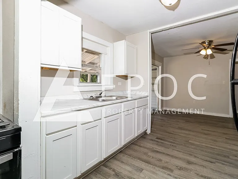 605 S 2nd St — Photo 3