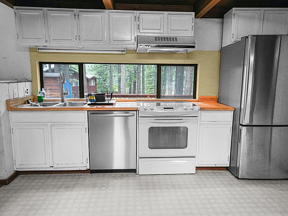 3rd image of 11688 Laurel Ct