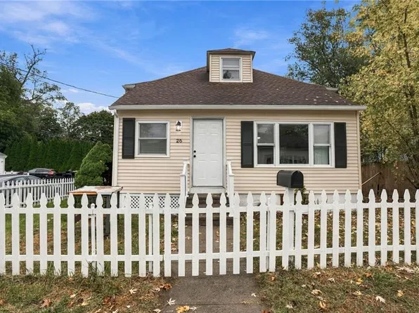 26 Providence Ave E, Riverside, RI 02915