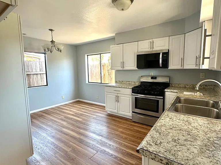 1009 E Haley St — Photo 9