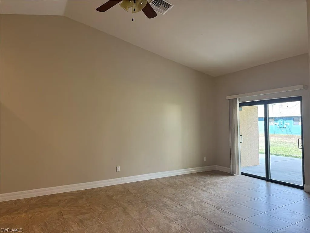 3 bed, 2.0 bath, 1330 sqft, $1,800 — Photo 4