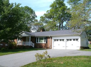 4215 Niblick Dr, Pfafftown, NC 27040