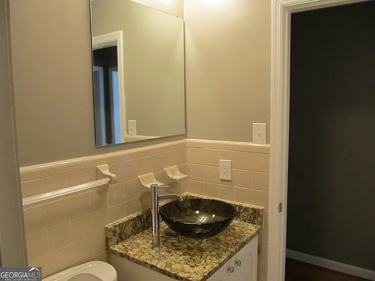 502 Park Ave #B — Photo 9