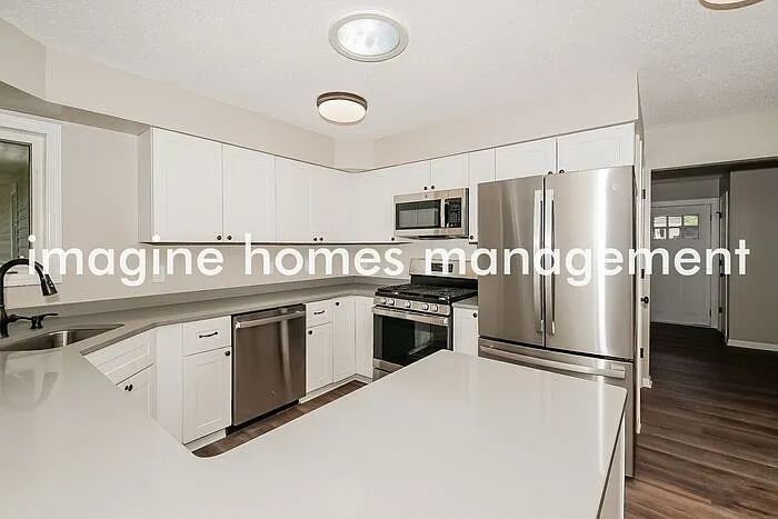 929 Oriole Dr — Photo 5