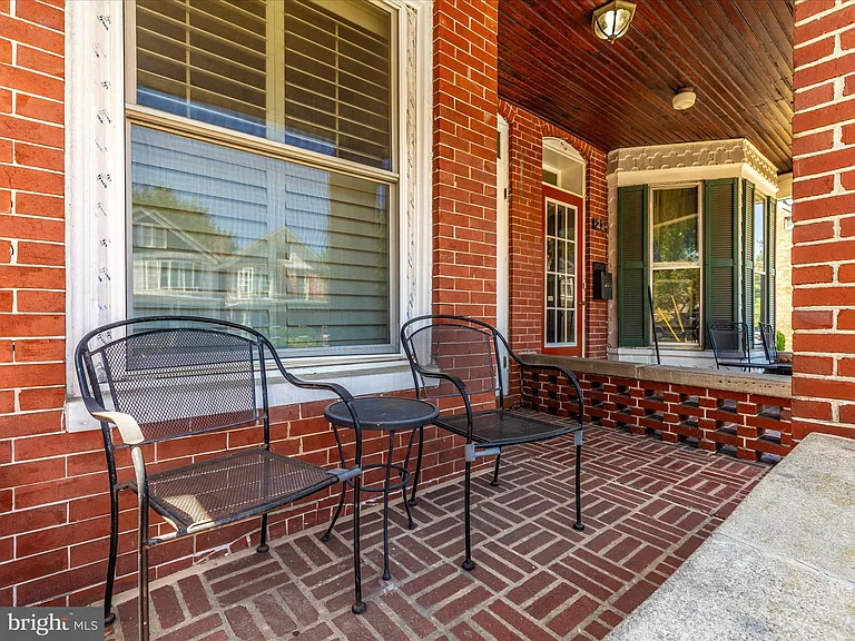 232 Dill Ave — Photo 4