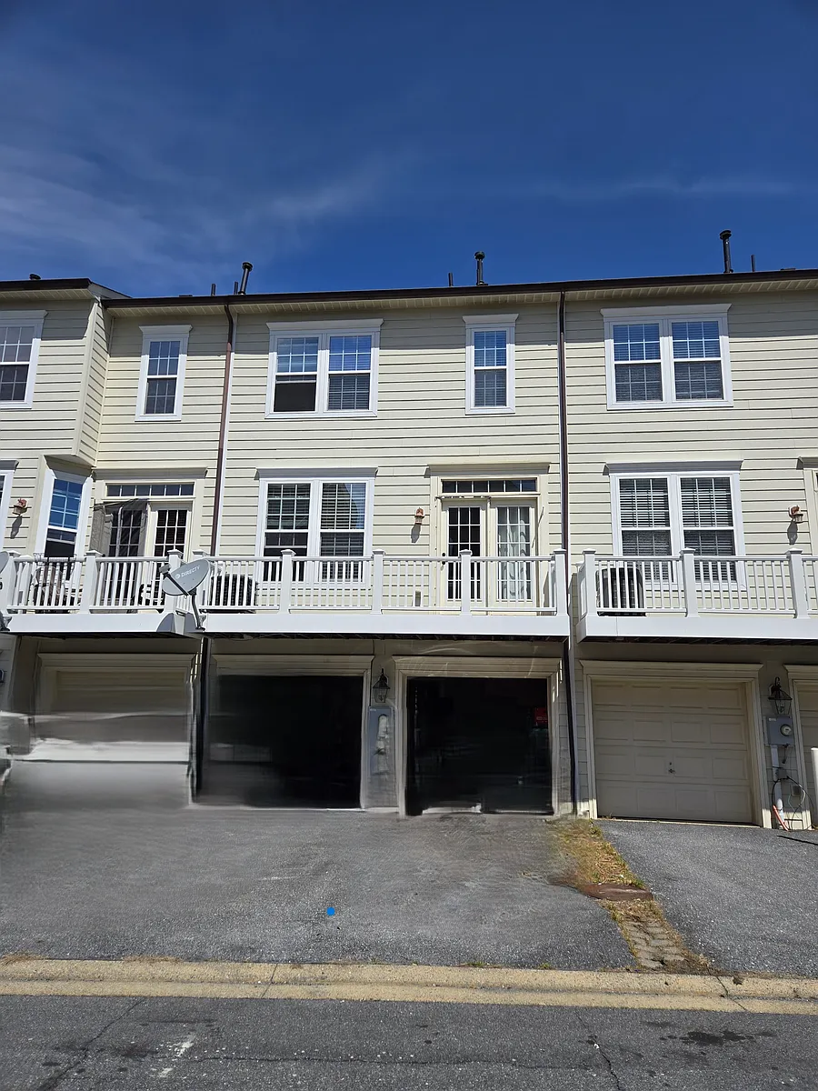 Building Photo - 8925 Amelung St