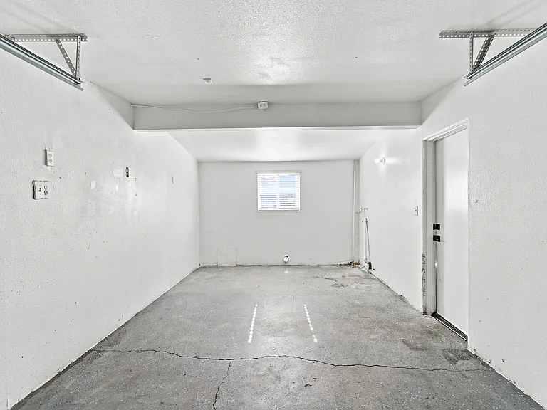 9390 3rd Ave — Photo 27