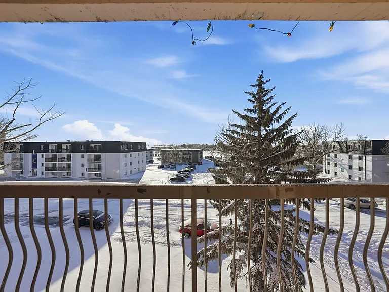 34 Kleisinger Cres — Photo 17