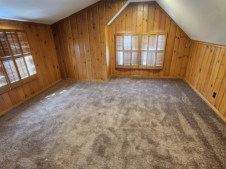 212 Roosevelt Ave — Photo 38