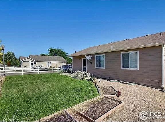 2nd image of 2510 Sapphire St