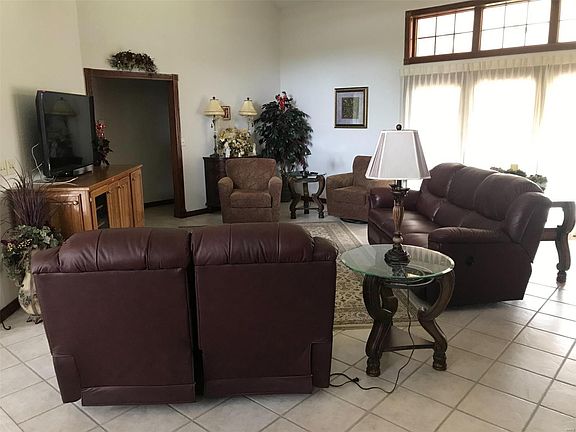 3rd image of 6810 Heritage Dr