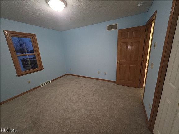 5th image of 2291 Armstrong Rd