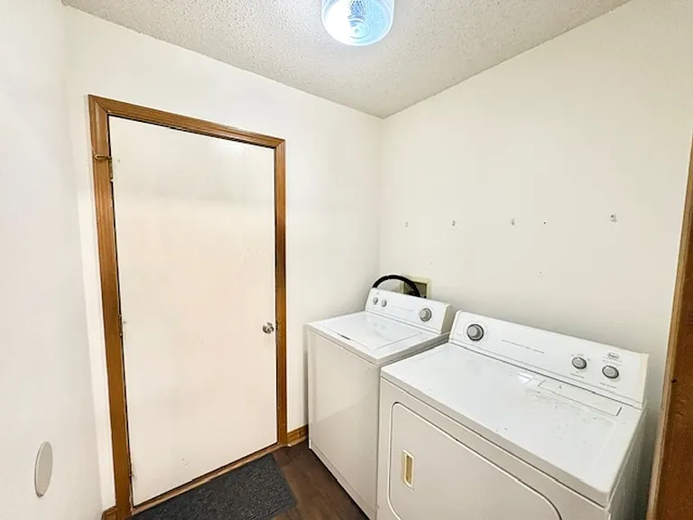 912 Nutmeg Ave — Photo 3