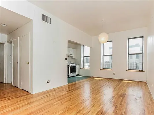 Sold by Avenue Sotheby's International Realty | media 19