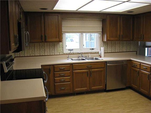 3rd image of 8317 Hill Gail Dr