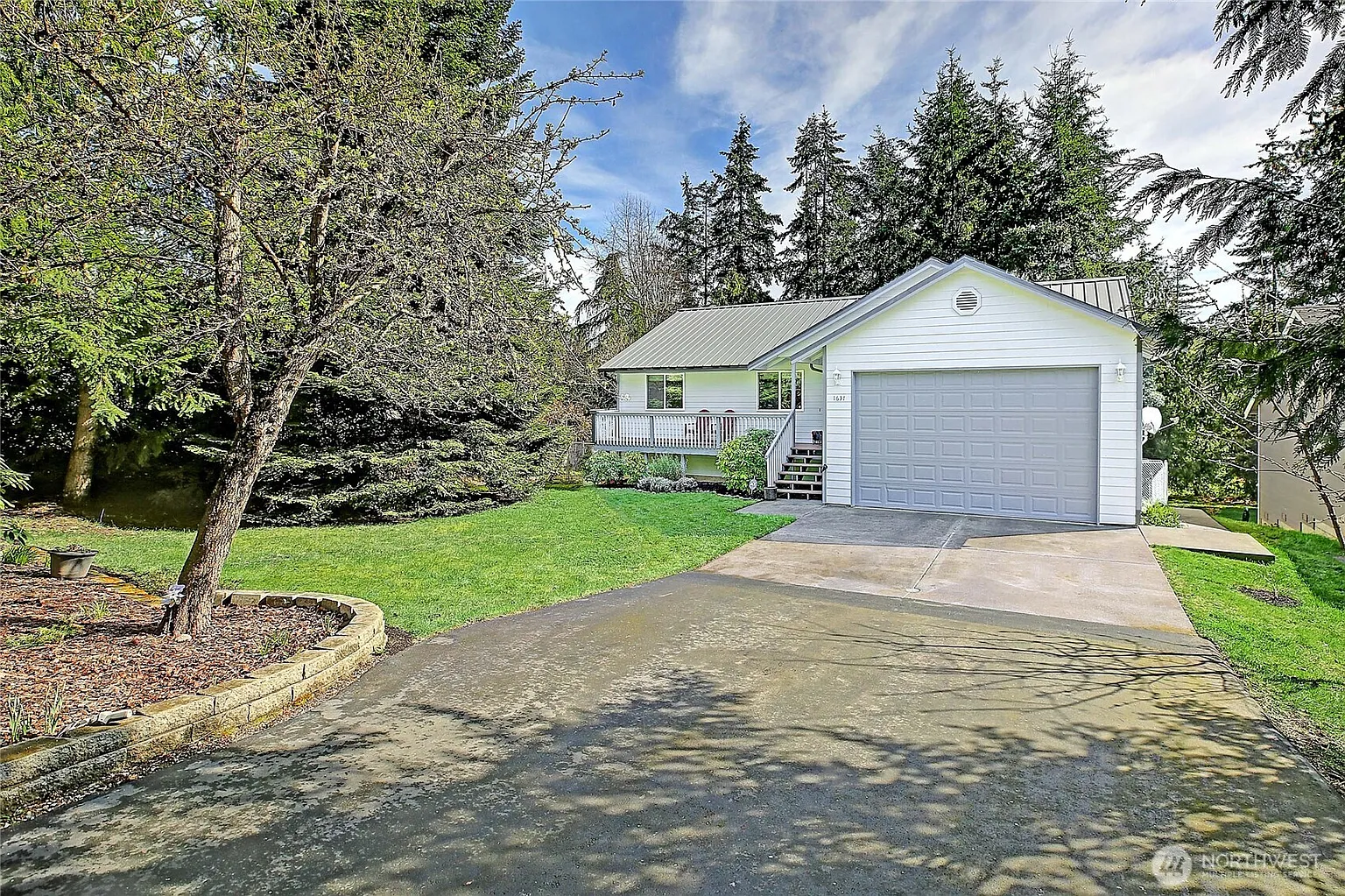 1637 Poplar Lane photo 1