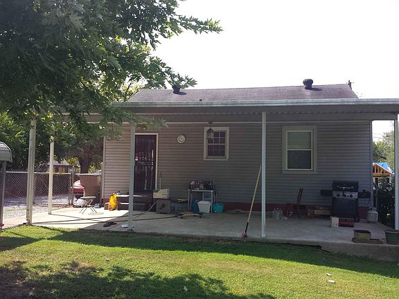 4th image of 909 Ward St