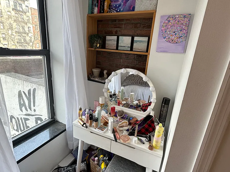 154 Allen St #1B — Photo 3