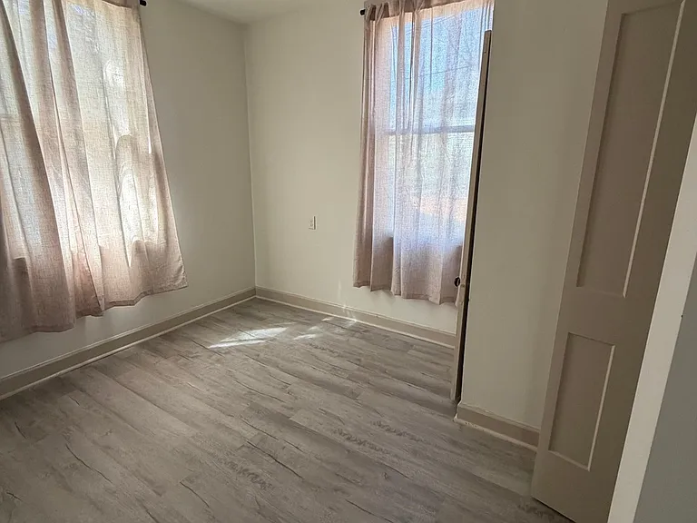 401 E Broad St #1 — Photo 3