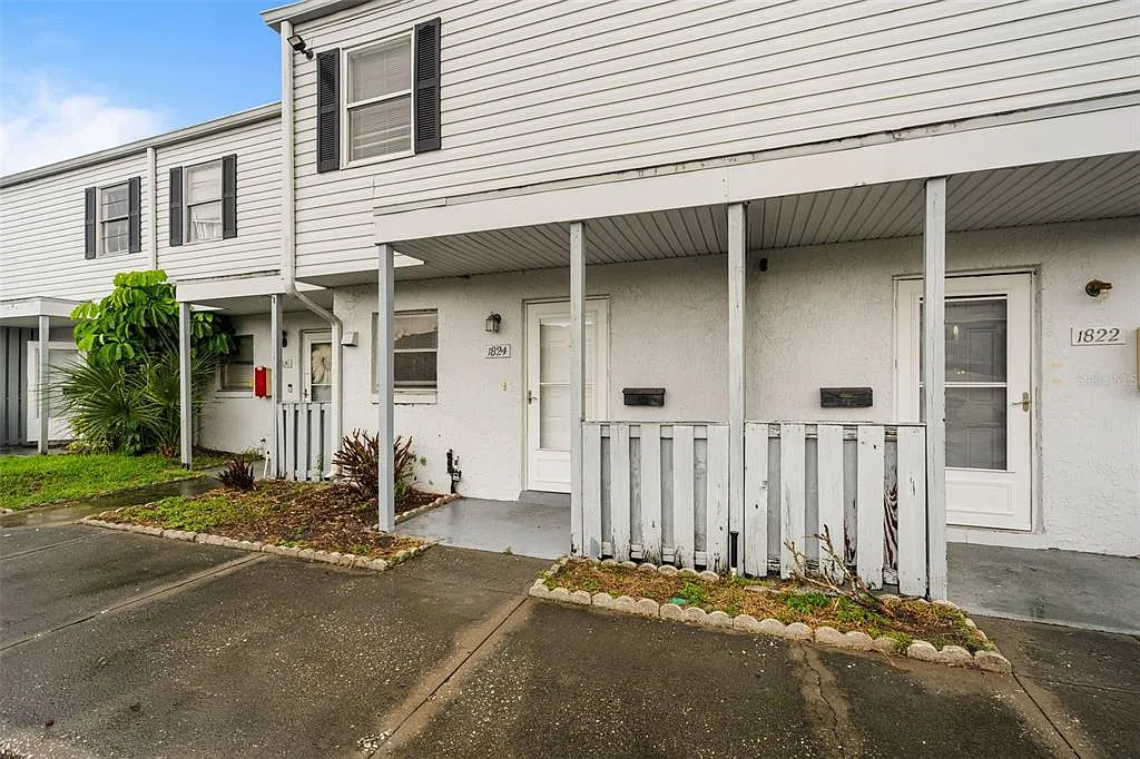 2 bed, 2.5 bath, 1154 sqft, $1,700 — Photo 1