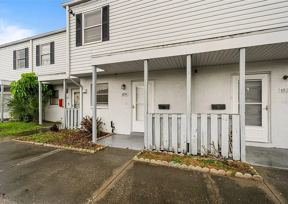 1824 Amberly Ave #T-8