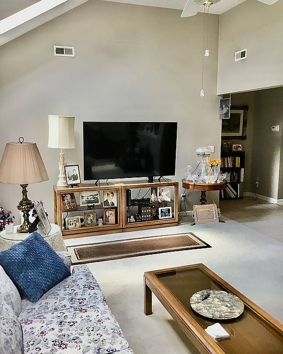 1st image of 513 Villa East Dr