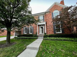 690 Morningside Ln, Grosse Pointe, MI 48236