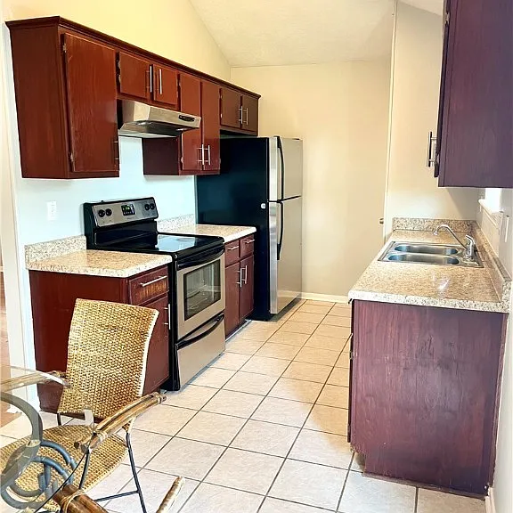 3405 Dallis Dr — Photo 8
