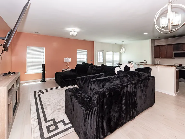 245 Swamp Creek Ln — Photo 4