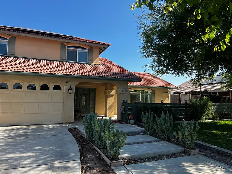 2748 Chardonnay Ln — Photo 2