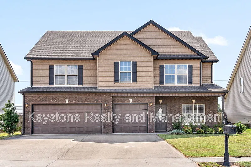 4 bed, 3.0 bath, 2610 sqft, $2,250 — Photo 1