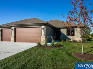 9605 Persimmon Pl, Lincoln, NE 68516