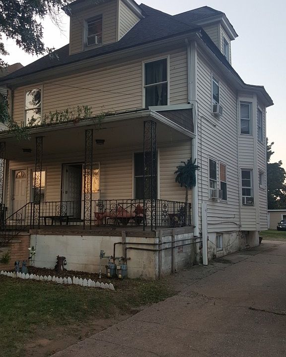 2nd image of 1261 Waverly Pl