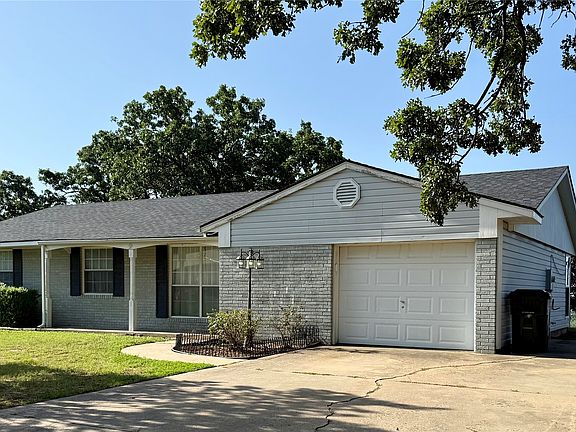 3rd image of 1215 Wade Wells Dr