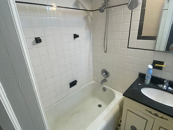 5th image of 22 Mersereau Ave #2